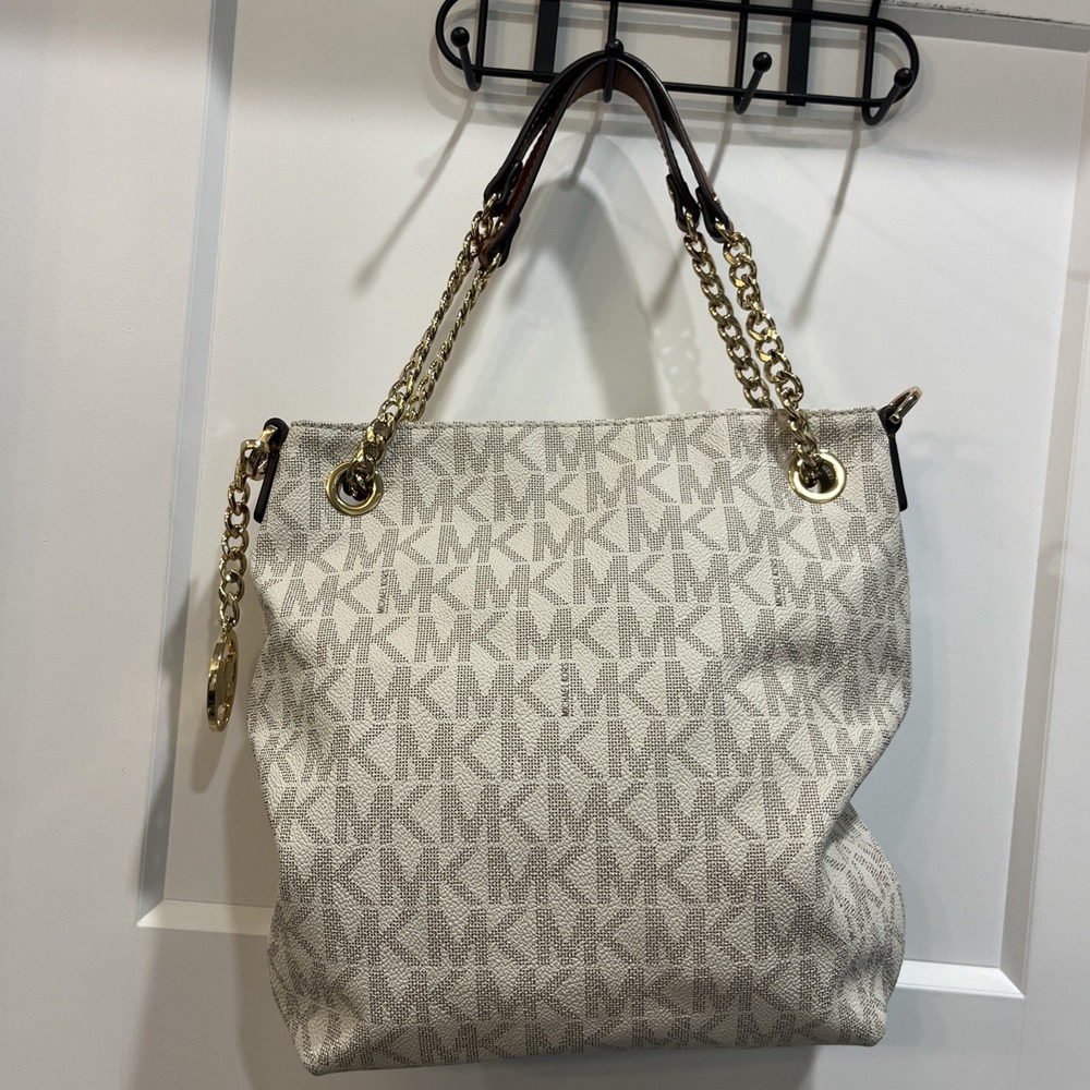 MICHAEL Michael Kors White Signature Coated Canvas Jet Set Shoulder Bag